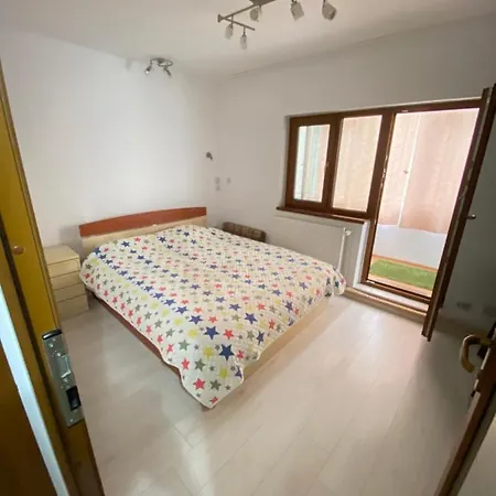 Apartment Luxury Central 4 Rooms Apartment *
